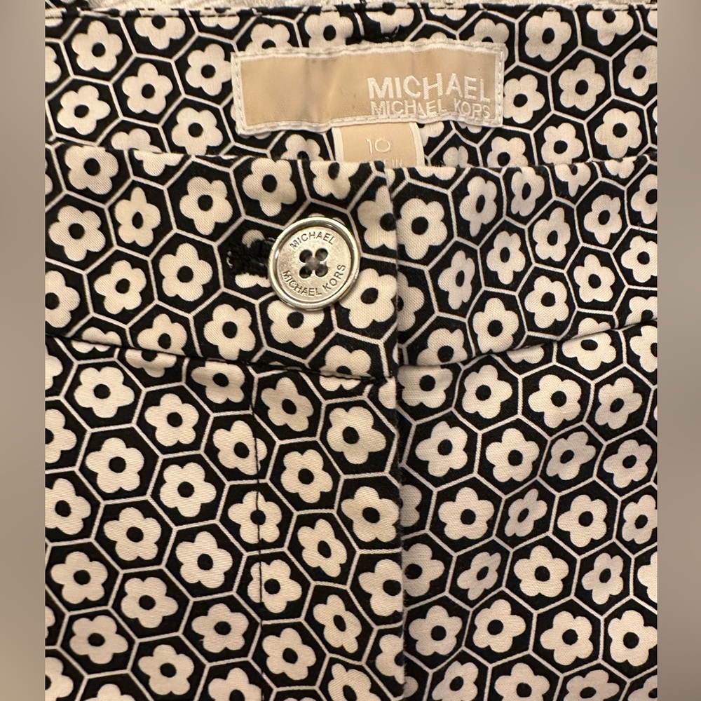 NWOT MICHAEL Michael Kors Black/White Daisy Print Cotton Stretch Pants. Size 10. - Picture 12 of 13